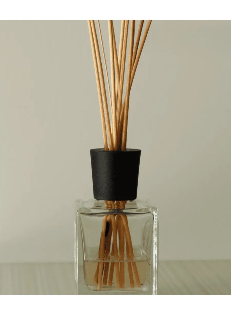 معطر الغرف والمكاتب برائحة  العود العربي.  من ماركة لونا