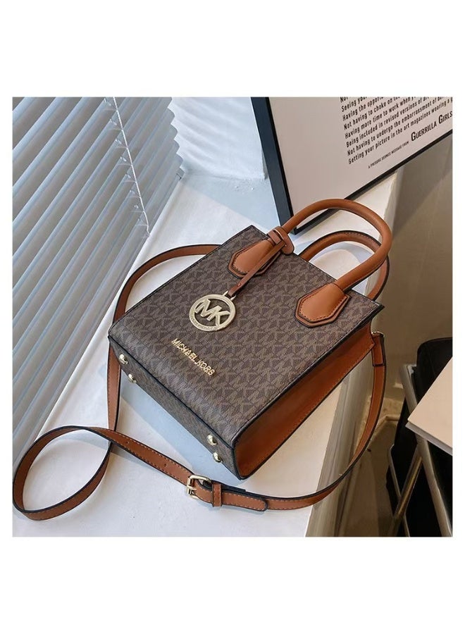 MK classic bag, can be converted into a crossbody bag, suitable for holding camera lenses. Classic themed design - Image 1