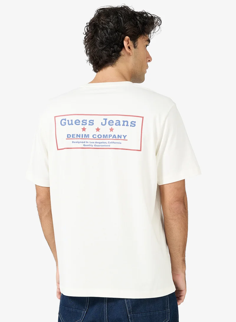 جس تيشيرت بياقة دائرية وطبعة خلفية