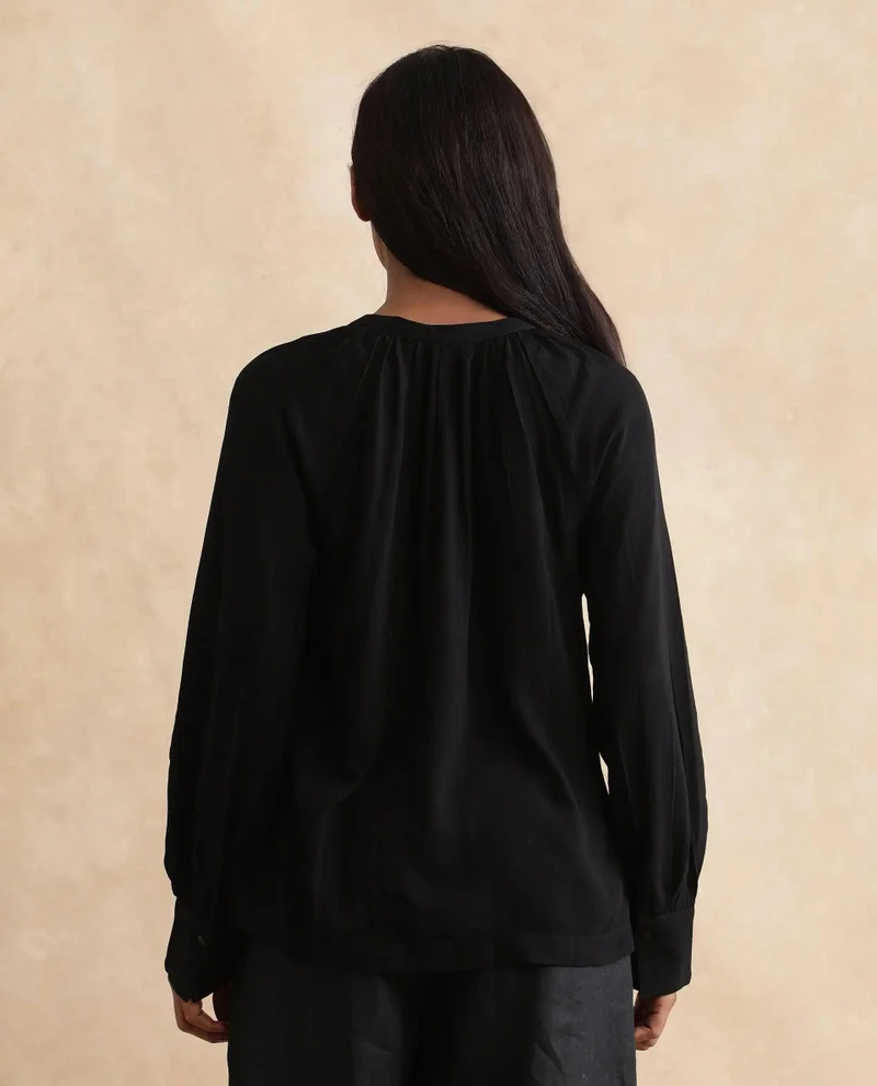 Rareism Women's Timeless Elegance: Classic Top