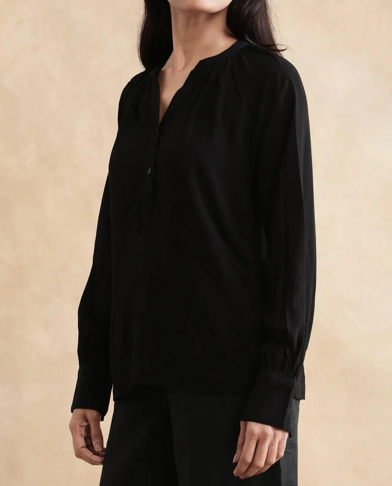 Rareism Women's Timeless Elegance: Classic Top