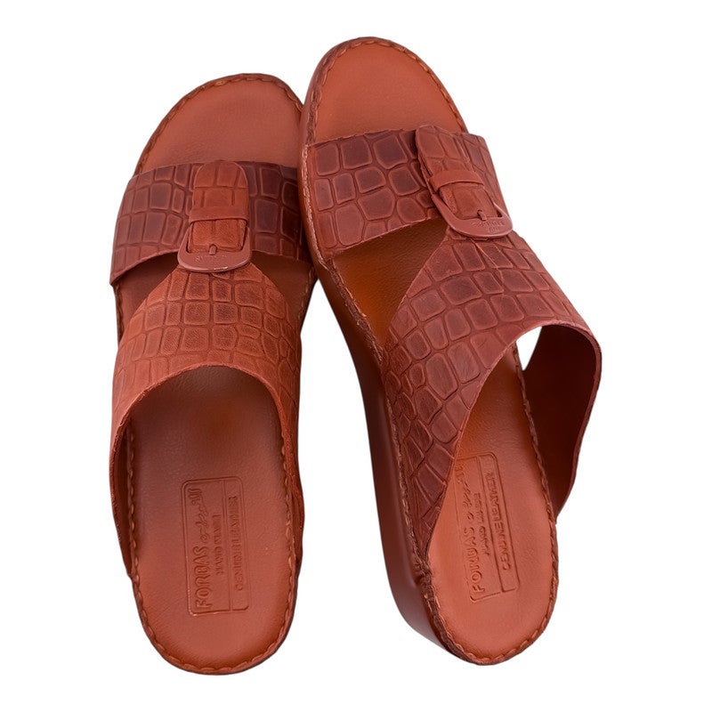 إيت صندل عربي يدوي الصنع للرجال من AET | شبشب رجالي خارجي | شبشب مفتوح من الأمام للاستخدام اليومي | جلد شامواه عربي أصلي مع إبزيم | تصميم جديد | نعل داخلي بلون بني فاتح | مريح وخفيف الوزن - Image 2