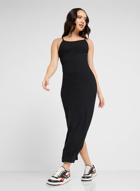 فستان بدون أكمام مضلع