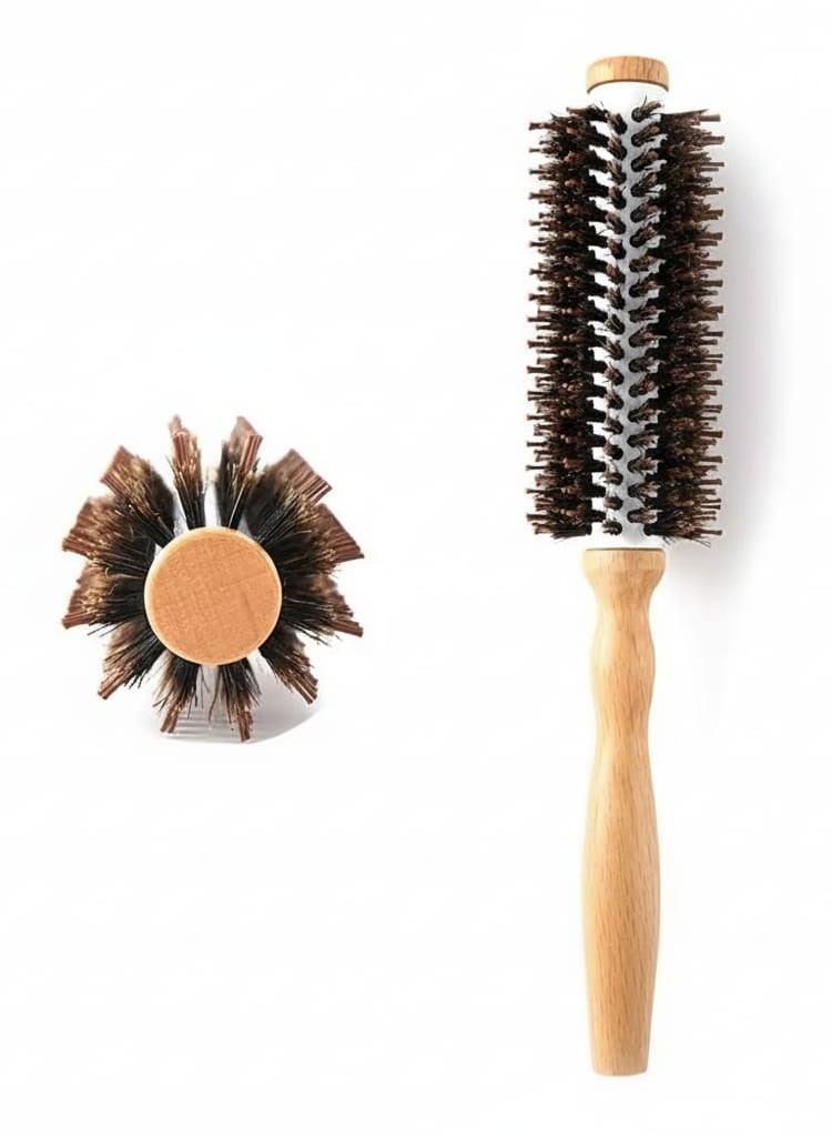 فرشاة تصفيف شعر دائرية بشعيرات - مشط احترافي بذراع خشبي لتجعيد الشعر وتدليكه، للاستخدام في الصالونات أو المنزل - أداة للعناية بفروة الرأس ومنح الشعر كثافة، مصنوعة من المعدن الأبيض والخشب - Image 1