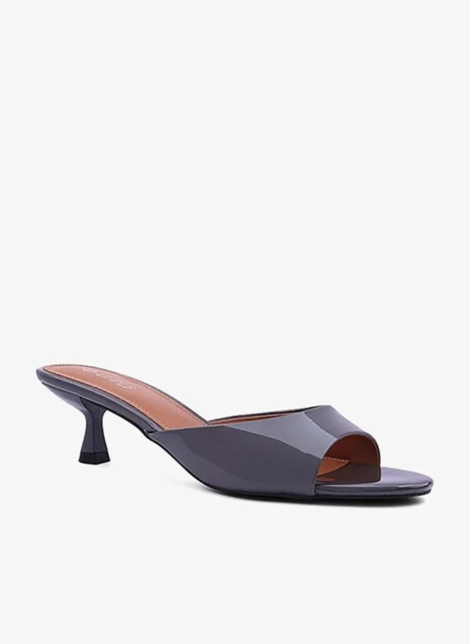 كابلي كعب أنيق مصممة لإطلالة عصرية فاخرة.