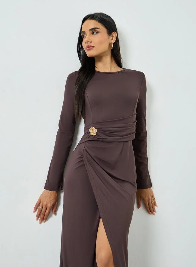 تايك تو Women's Solid Round Neck Long Sleeve Mental Buckle Decor Ruching Detail Maxi Dress