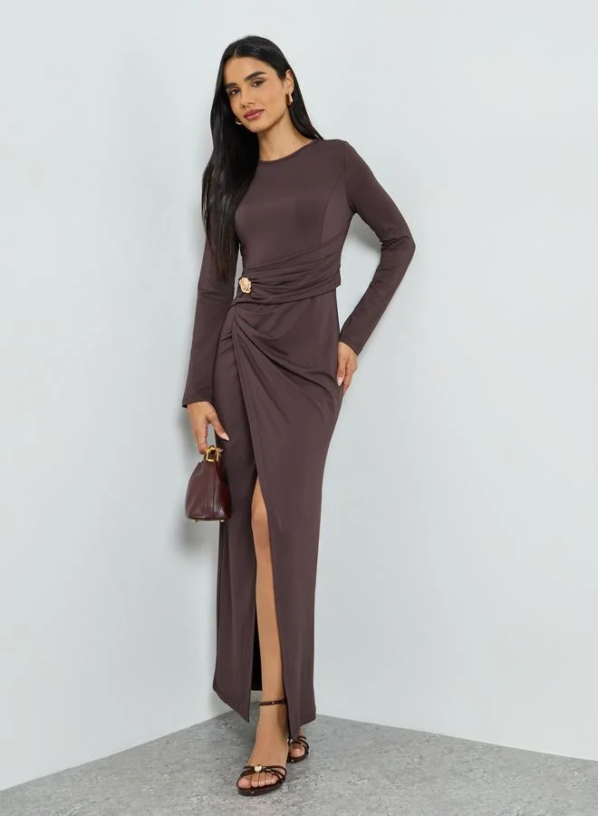 تايك تو Women's Solid Round Neck Long Sleeve Mental Buckle Decor Ruching Detail Maxi Dress