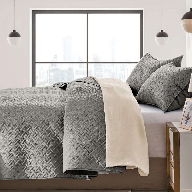 FLYMME Dark Grey King Quilt Bedspreads  3 Pieces Lightweight Bedding Sets with Pillow Shams  Microfiber Quilted Comforter Coverlet for All Season (1 Quilt  2 Shams) - Image 4