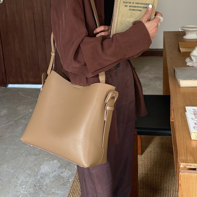 Genuine Leather Accessible Luxury Handheld Tote Bag, Fashionable And Simple Niche Design, Commuter Shoulder Crossbody Bag Women'S Bag - Image 4