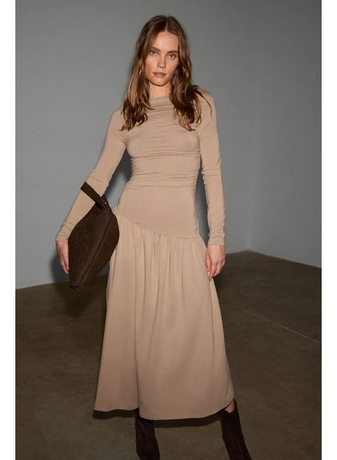 COMMENY women's ballet‑collared dress with stretchy fabric, body‑fitting, and pleated detail in beige.