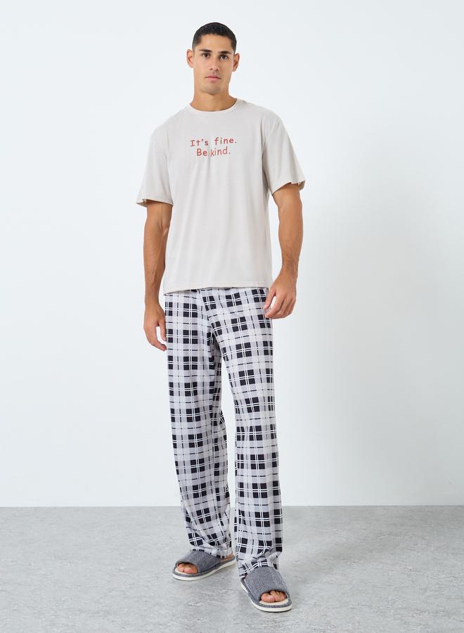 ستايلي طقم من بنطال بيجاما وتيشيرت بطبعة كتابة - Image 1