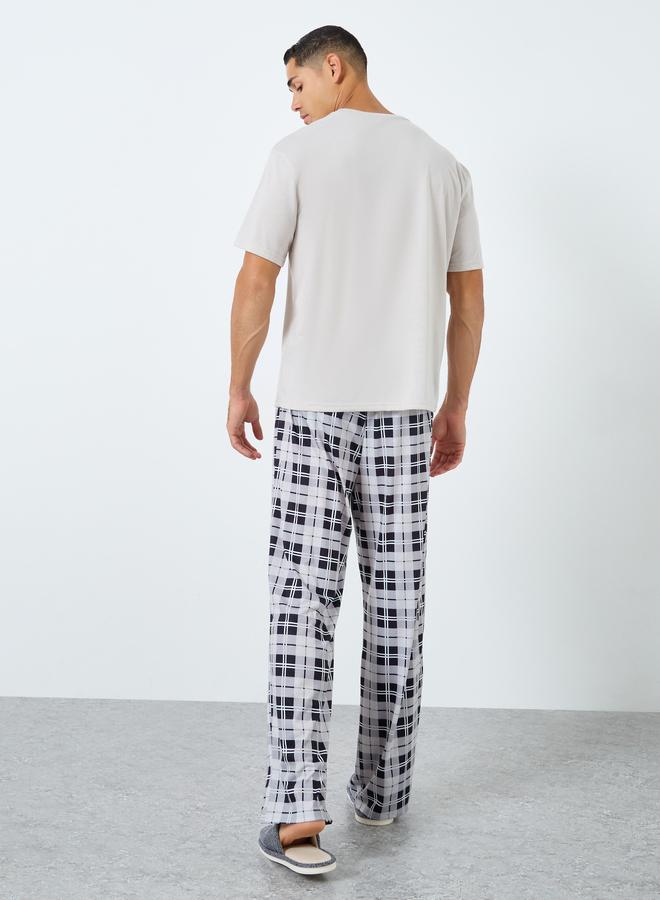 ستايلي طقم من بنطال بيجاما وتيشيرت بطبعة كتابة - Image 4