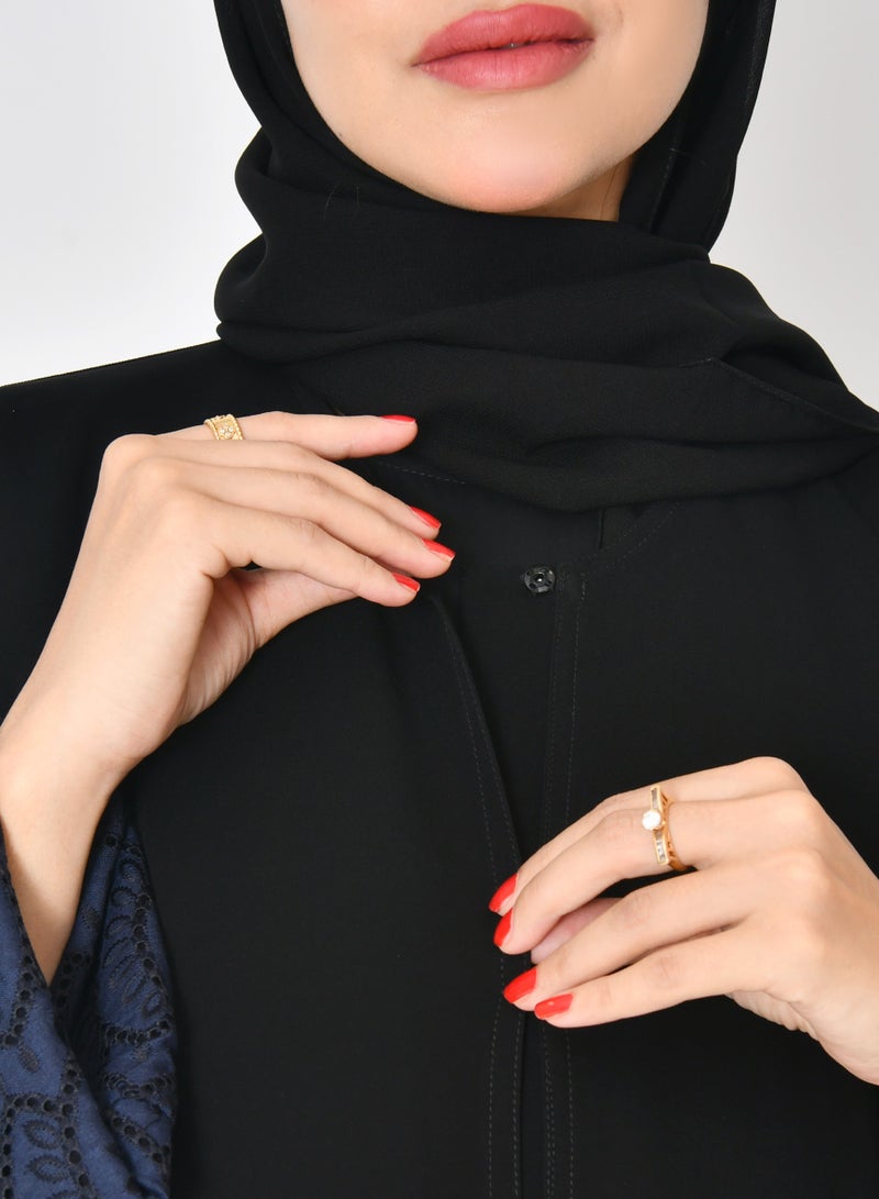 عبايات حوراء عباية سوداء ربع كلوش مغلقة بطقطق بكم دبل مبطن بقماش الدانتيل الكحلي - Image 4