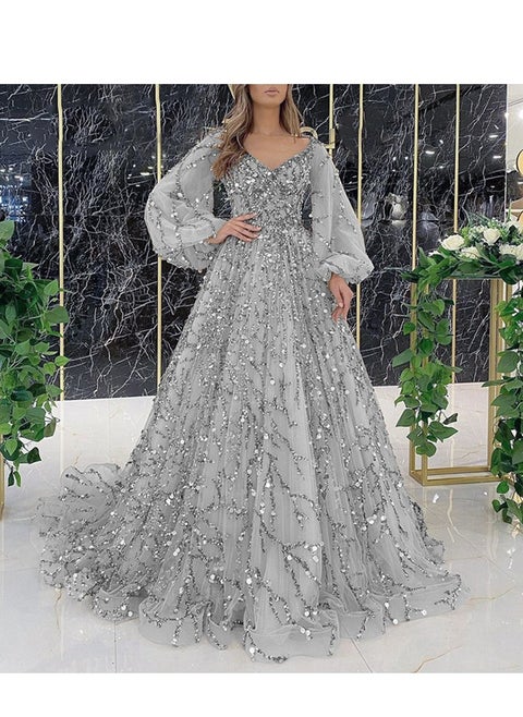 A Luxurious Evening Dress For A Lady With Heavy Beading, Featuring The Elegance Of A Noble Lady