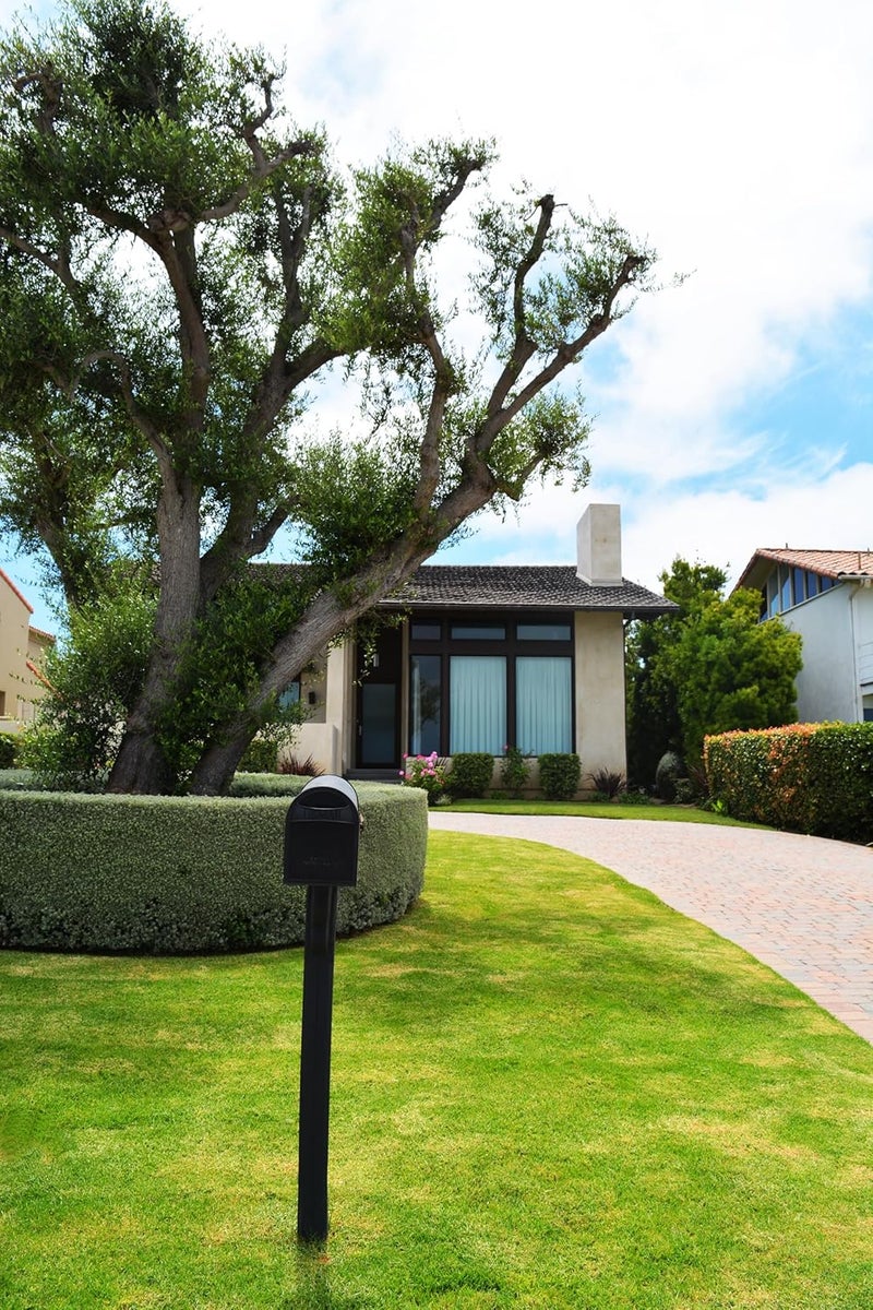 ARCHITECTURAL MAILBOXES 8760B-10 Carlisle Postmount Mailbox, Medium, Black - Image 5