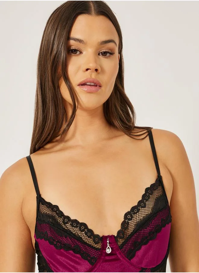 Styli NPW FRONT V DETAIL LACE RUGGLE EDGE BODYSUIT