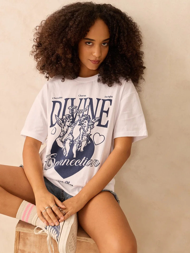 OUTZIDR White Crew Neck Graphic Tshirt