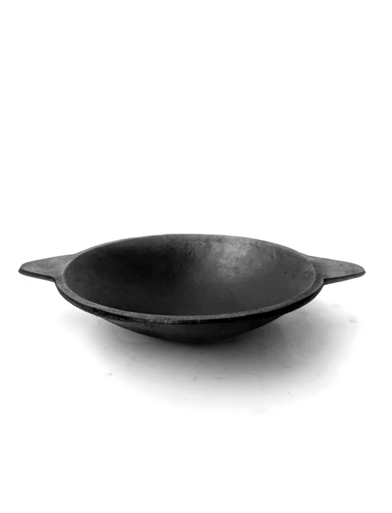 PRAGANIYA Cast Iron Appachatti/Appam Pan 100% Pure & Toxin-Free (Pre-Seasoned) (9 INCH),Black - Image 1