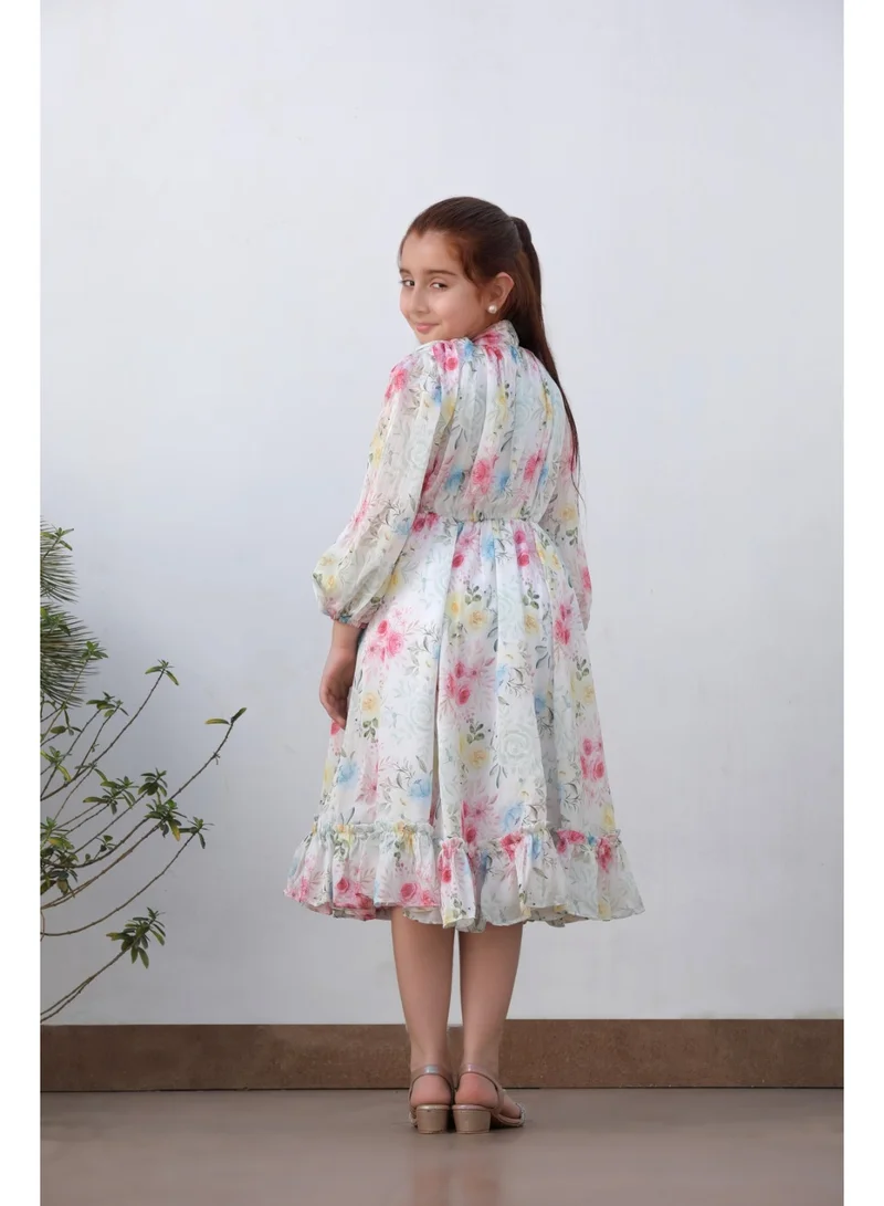 Luxe & Hardy فستان ميدي للبنات مطبوع عليه زهور برباط عند الرقبة بتصميم ضيق من الأعلى وواسع من الأسفل