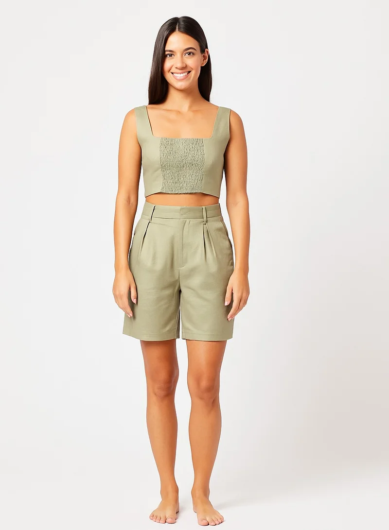Ashita Fernandes Mid-Thigh, Tailored Relaxed Fit shorts