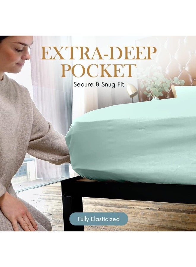 إي وورلد طقم أسرّة فاخر مكون من 6 قطع بحجم كينغ – تصميم مخطط باللون الأخضر الباستيل – يشمل ملاءة فاخرة كاملة/كينغ بنقشة مخططة مع لحاف ناعم و4 أغطية وسائد – مناسب للمنازل والفنادق - Image 2