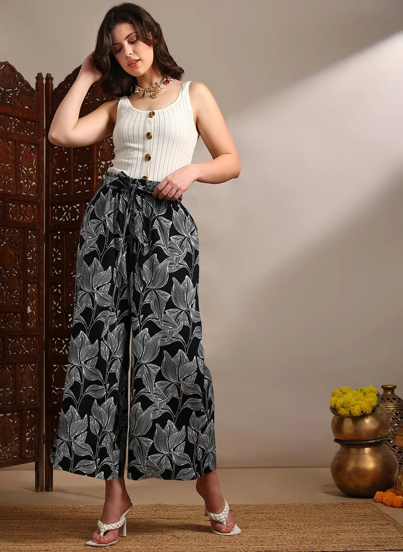 جلو باص بنطلون نسائي واسع الساق عالي الخصر بحزام وطبعة زهور شاملة من جلوبس أسود