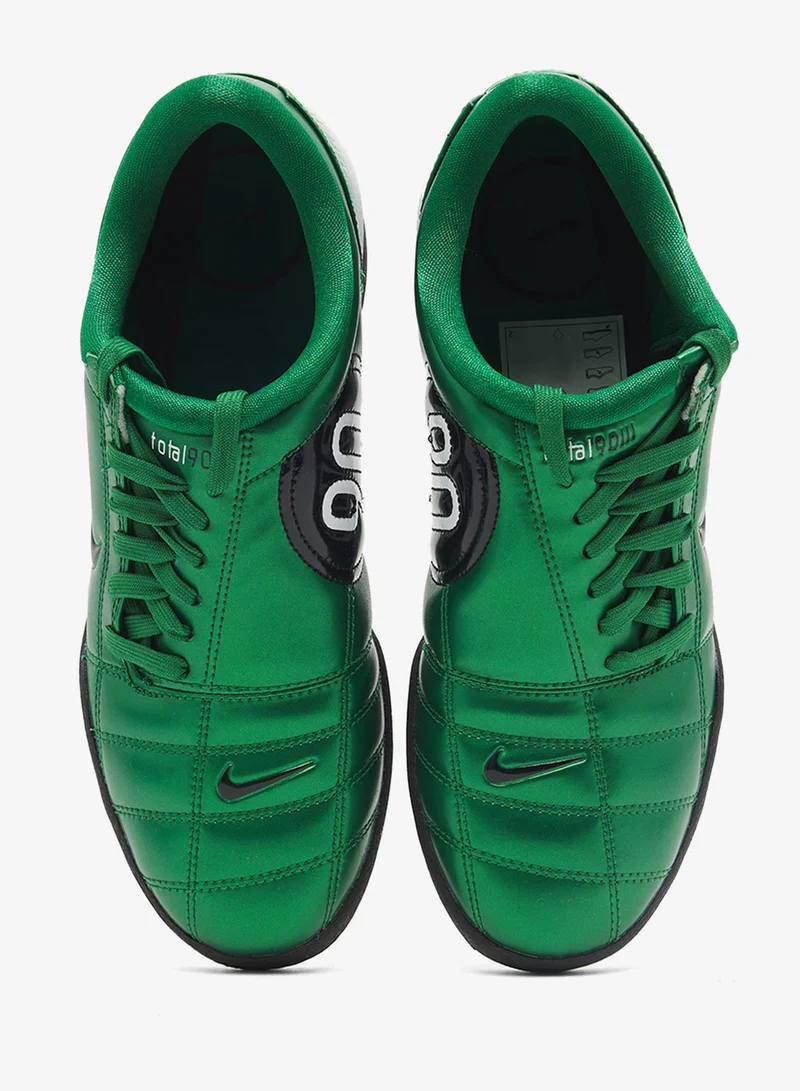 نايكي تي معدني