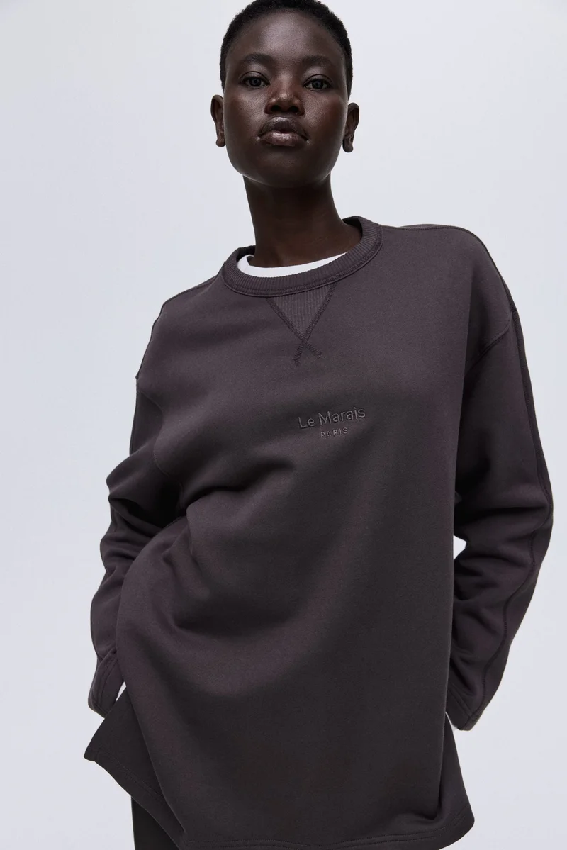 اتش اند ام سويت شيرت مزين بتطريز عبارة