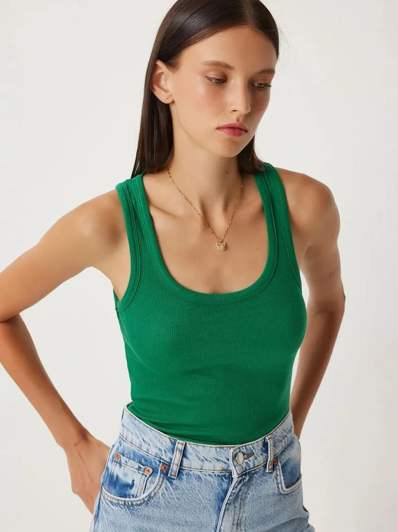 السعادة في إسطنبول ISTANBUL Fitted Cotton U Collar Tank Top