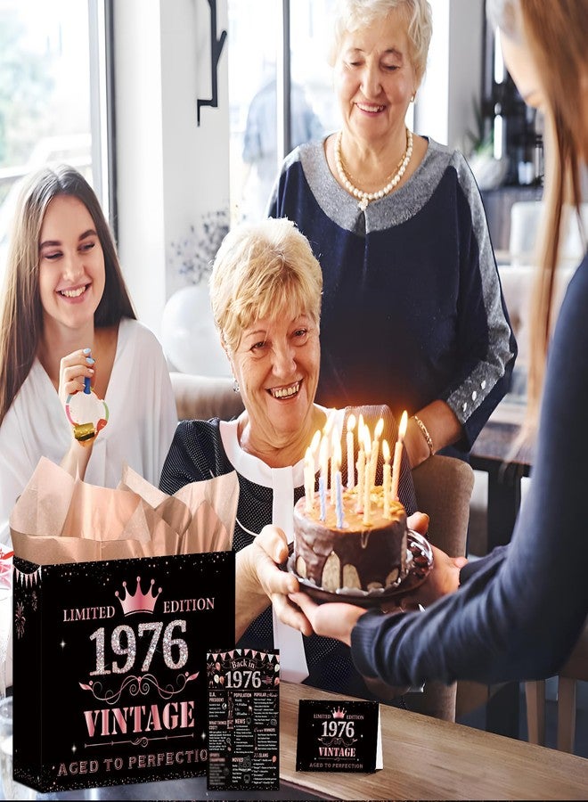 Wxiben حقيبة هدايا عيد الميلاد الخمسين من Wxiben - زينة عيد الميلاد الخمسين، حقيبة تغليف هدايا ذهبية وردية اللون بمقابض، ورق تغليف بطاقات تهنئة، ملصق، ورق مناديل للنساء في الخمسين من العمر، مستلزمات زينة حفلات مستوحاة من عام 1976 - Image 3