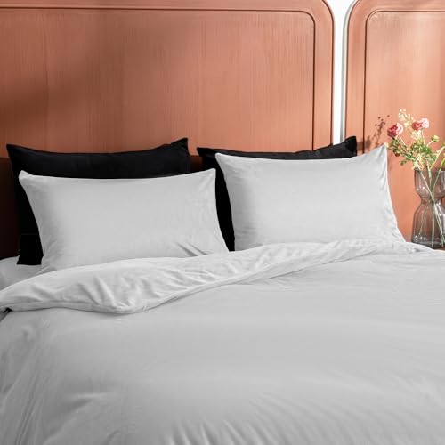 TELUS 2 Pack Zippered Velvet Standard Pillowcases, Super Soft and Cozy Luxury Fuzzy Flannel Pillow Cases with Zipper, 20x26 Inches, White - Image 2