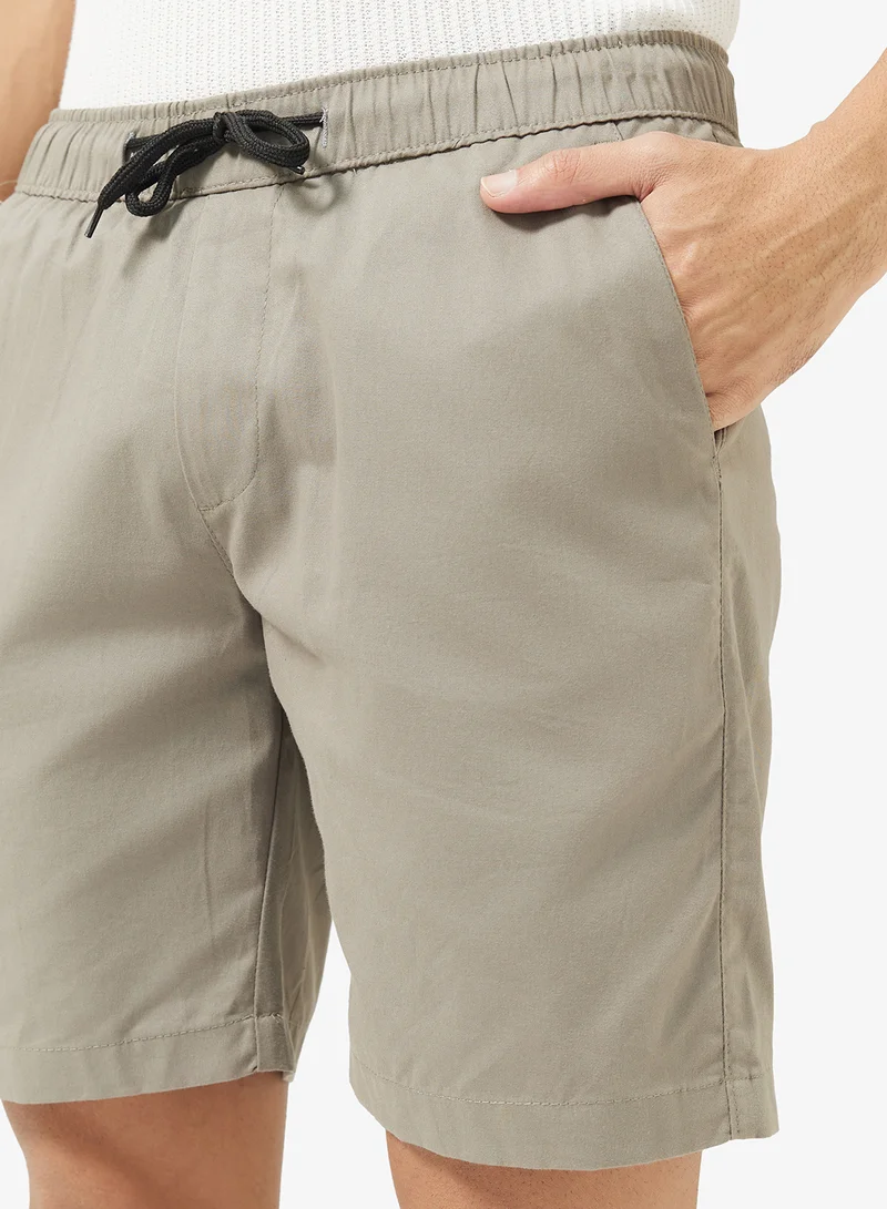 Robert Wood Drawstring Regular Fit Shorts