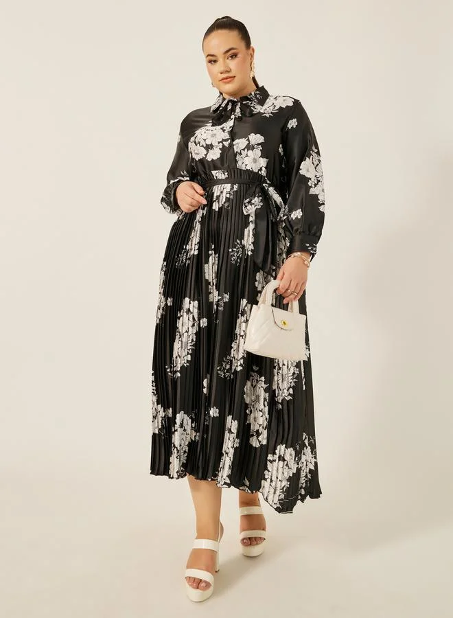 Styli Plus Size Floral Print Pleated A-Line Maxi Dress