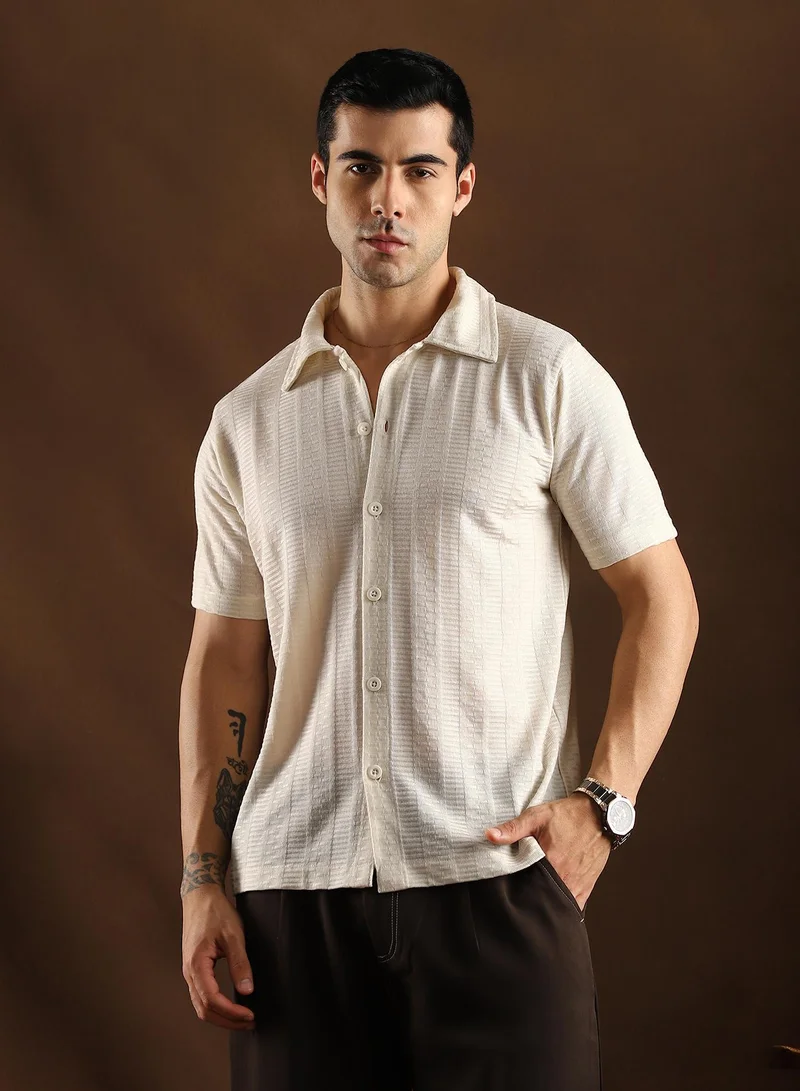 Campus Sutra Campus Sutra Men's Off-White Dash-Ribbed Knit Polo Shirt For Casual Wear | Mid-Rise | Regular Fit | Button Closure | Shirt Crafted With Comfort Fit For Everyday Wear