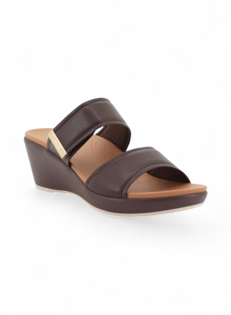 Bata Elegant Cross-Strap Wedge Sandal - Image 1