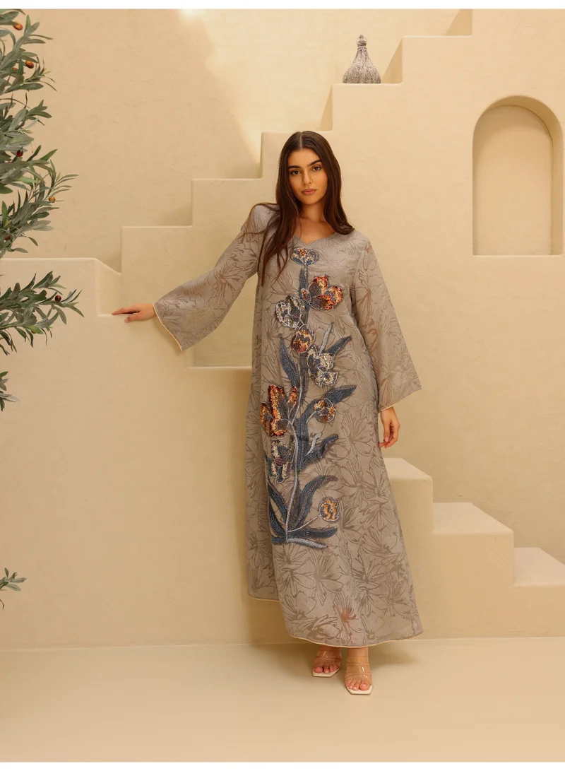 اكسا جلابية أنيقة مزينة بالترتر والزهور