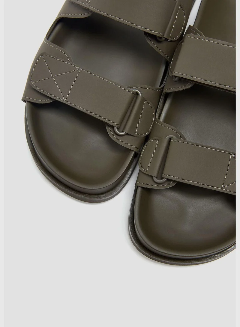 PULL&BEAR Flat Hook-And-Loop Strap Sandals