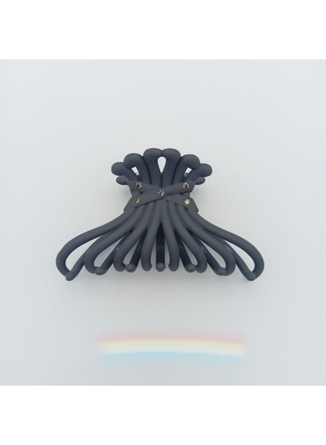 Nariele Simple And Stylish Anti Slip Grip Clip - Image 1