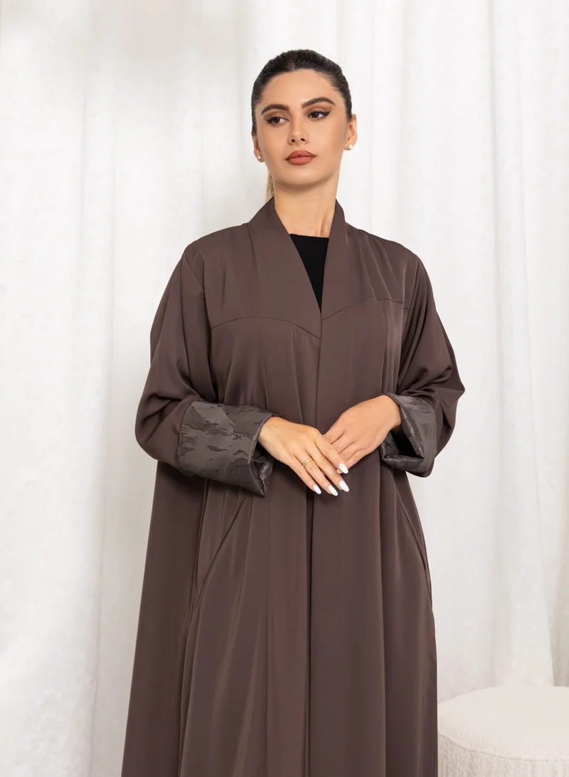 نيكياس قماش ندا مع قصات وجيوب، طي جاكار على الأكمام