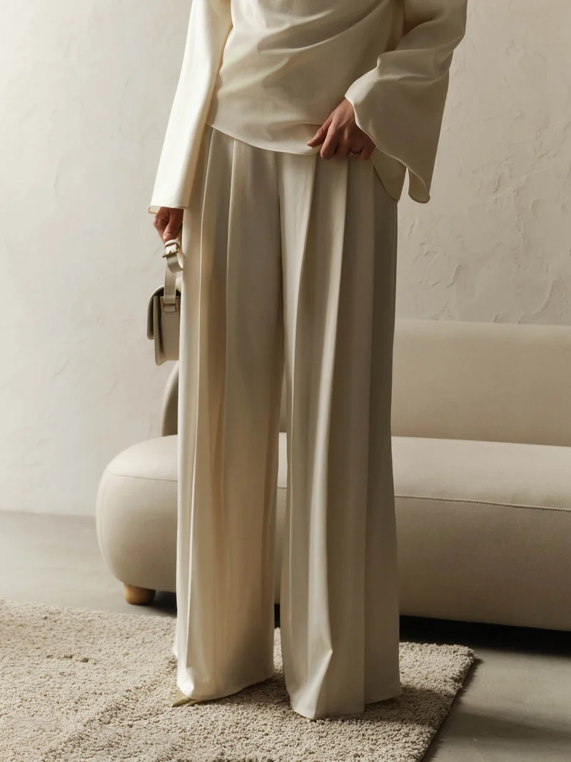 Lichi Loose-fitting trousers with large pleats on the waistband