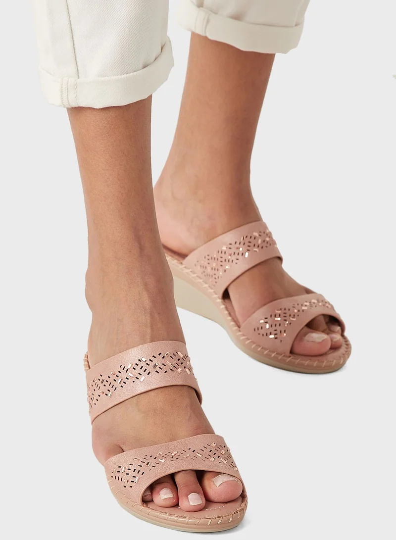 لو كونفورت Double Strap Wedge Sandal