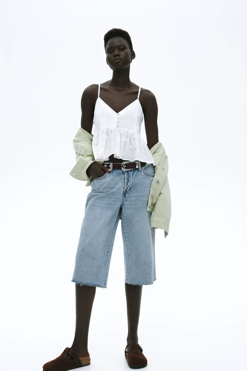 اتش اند ام شورت دنيم بطول الركبة