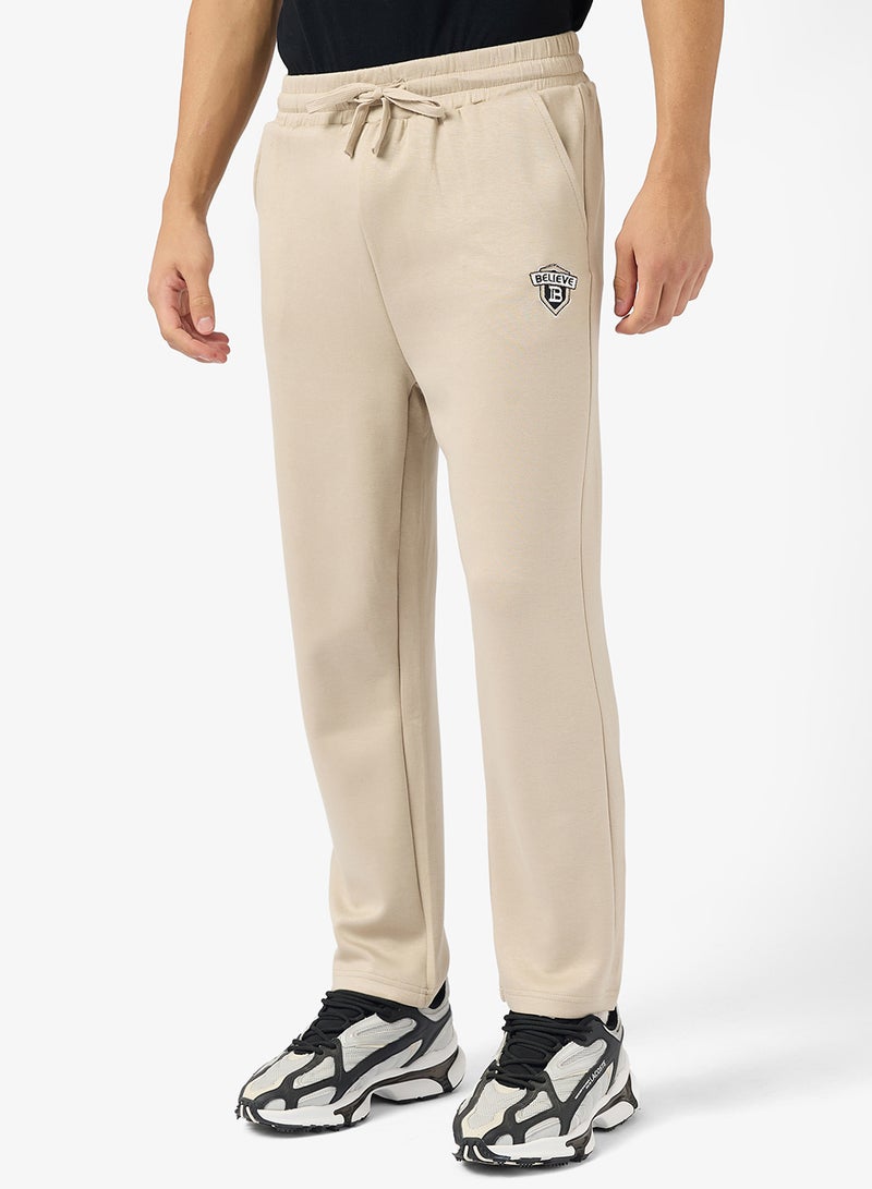 سفنتي فايف بيسيكس سراويل رياضية مريحة بشعار - Image 1