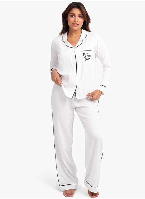 pyjama-set-in-piping-pattern
