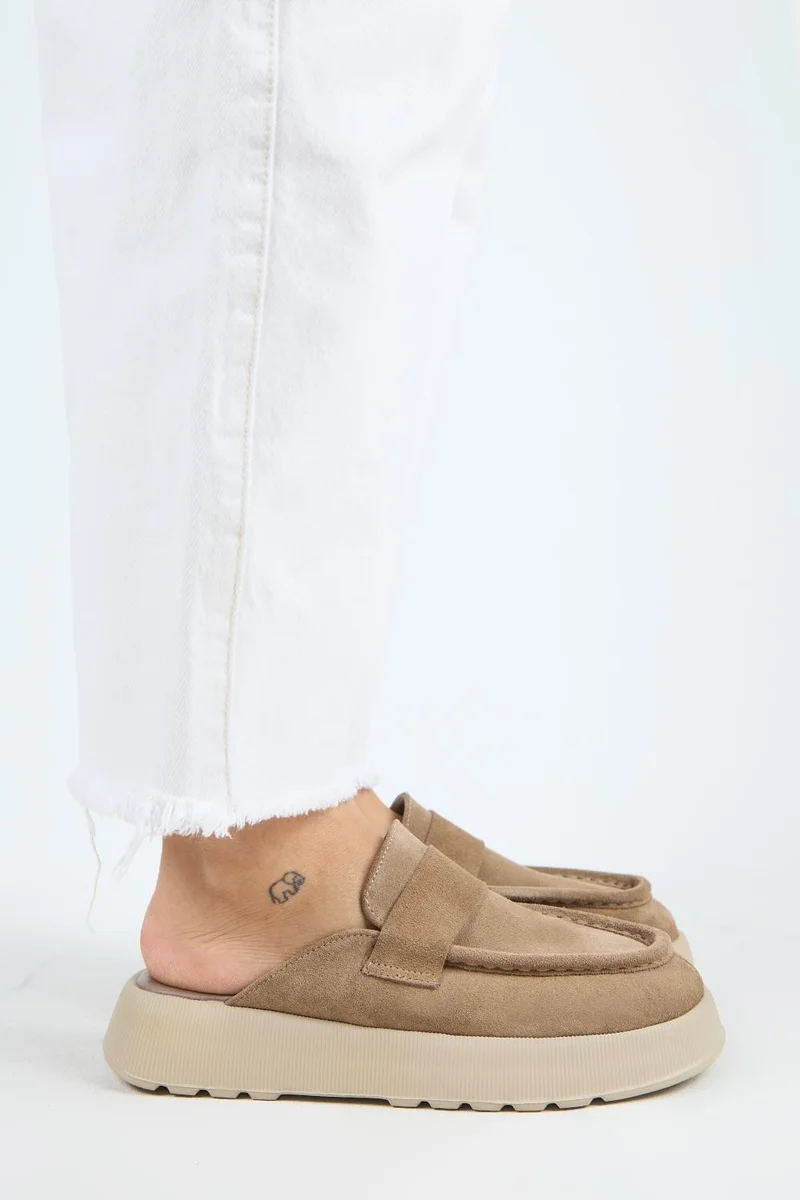 Manijero Manijero Tale Women's Genuine Leather Belted Clogs in Mink Color