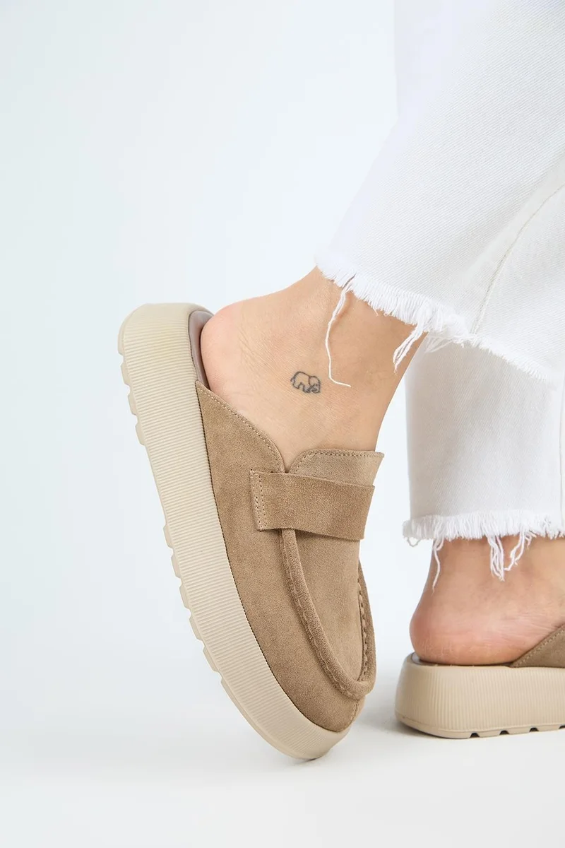 Manijero Manijero Tale Women's Genuine Leather Belted Clogs in Mink Color