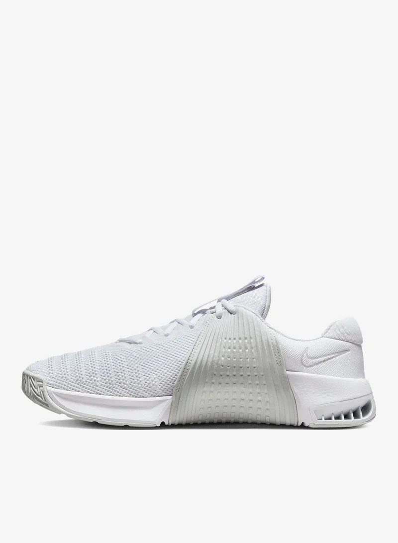 نايكي حذاء إم ميتكون 9