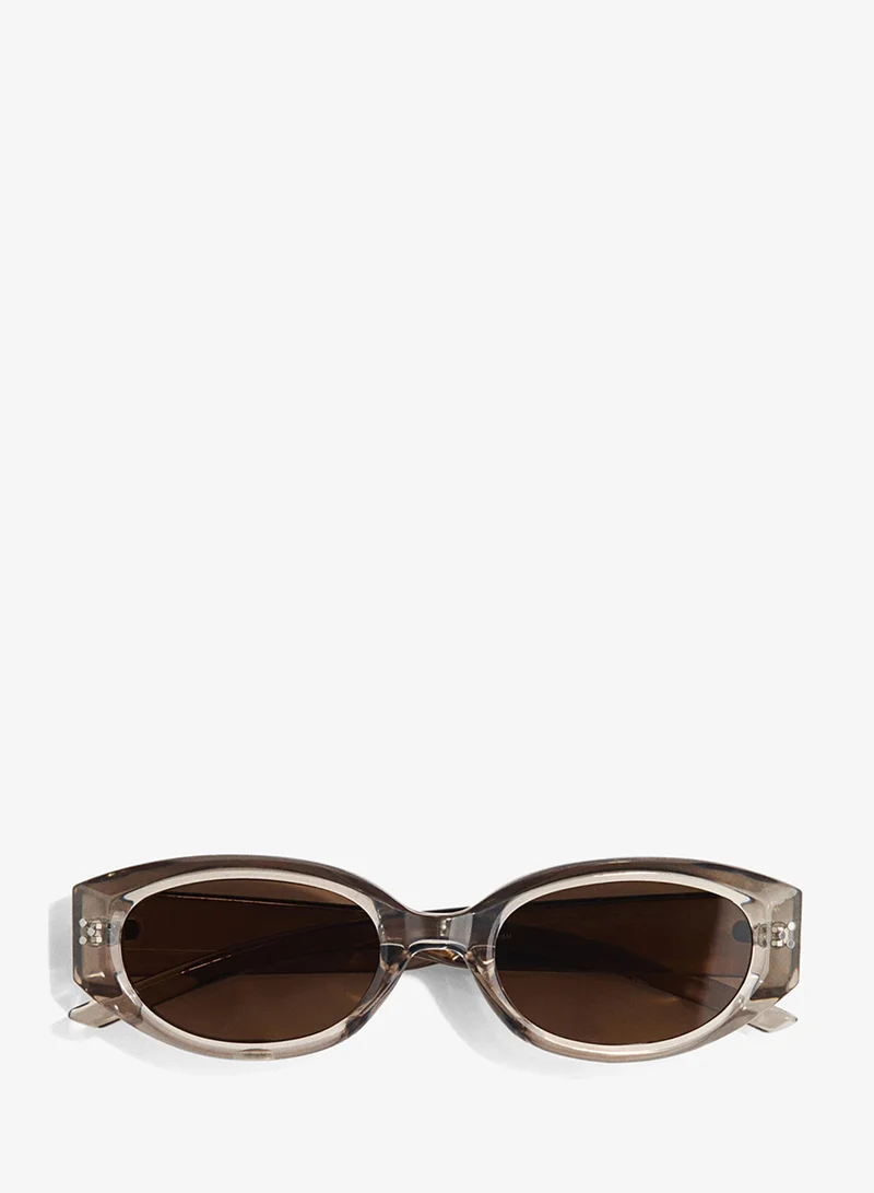 Oval sports sunglasses