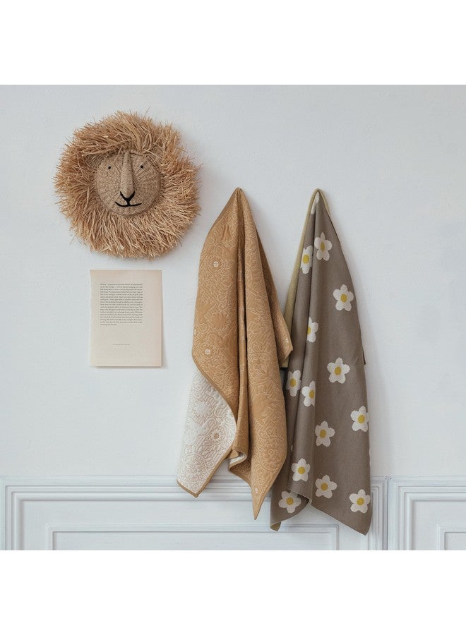 Creative Co-op بطانية أطفال محبوكة من القطن من كرياتيف كوبر مزينة بالزهور، بني وأبيض - Image 4