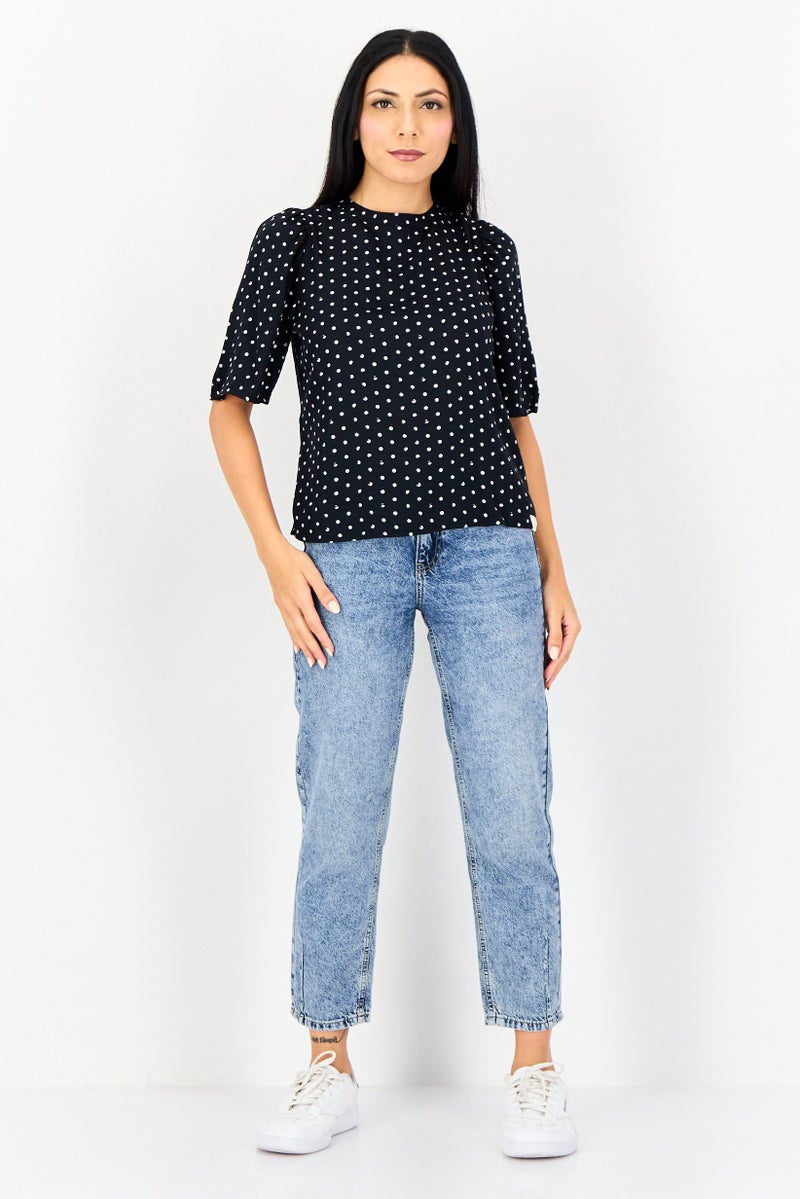 Levi's بلوزة نسائية بأكمام قصيرة ورباط عنق بنقاط متعددة الألوان - Image 2